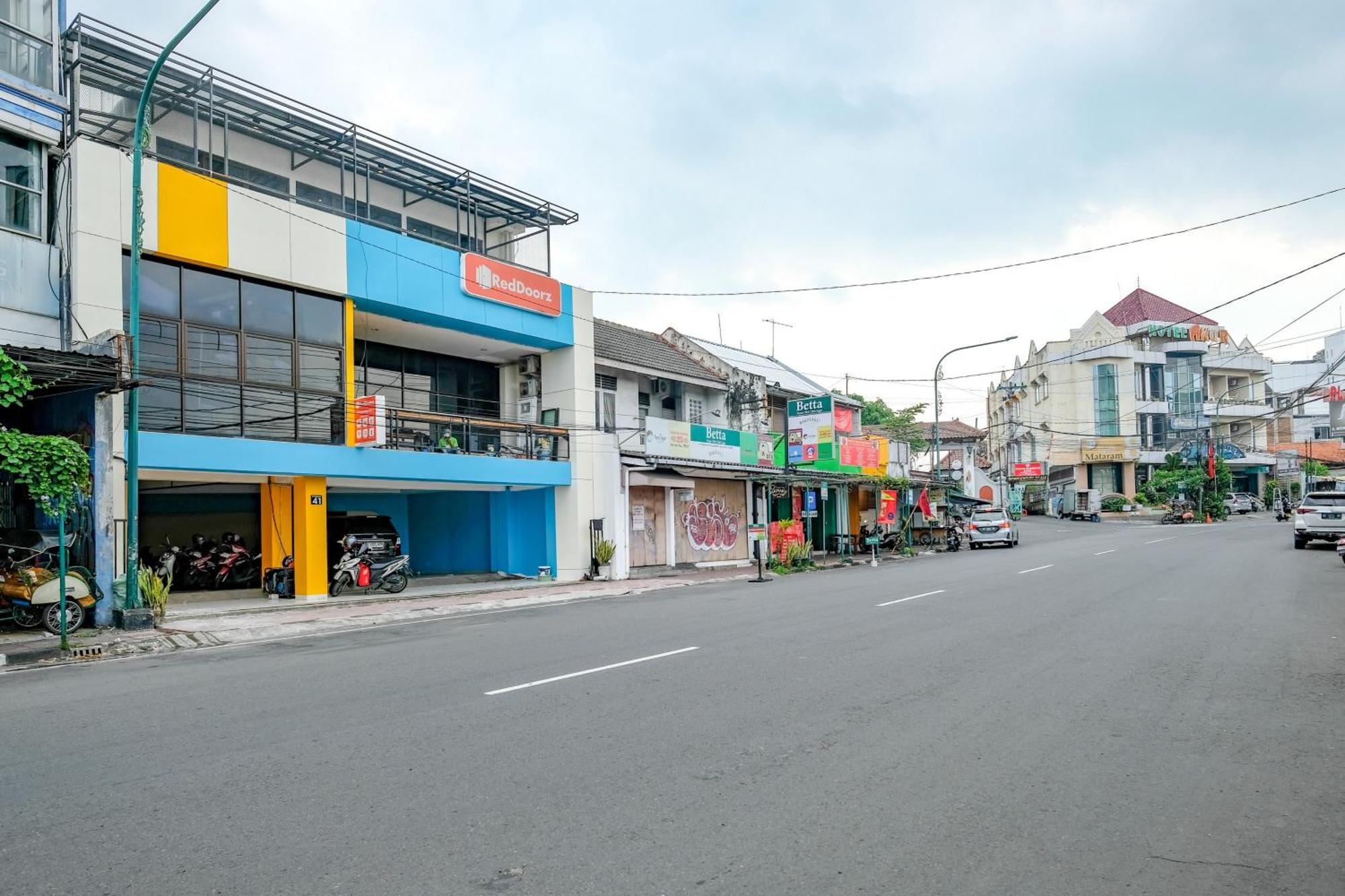 Sans Hotel Mataram Malioboro Джок'якарта Екстер'єр фото